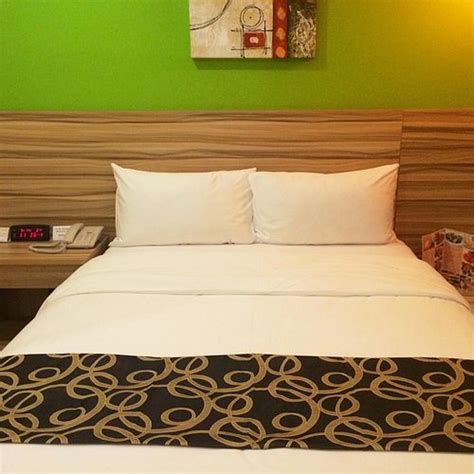 20 CHEAP Hotels in Makati 2024 .